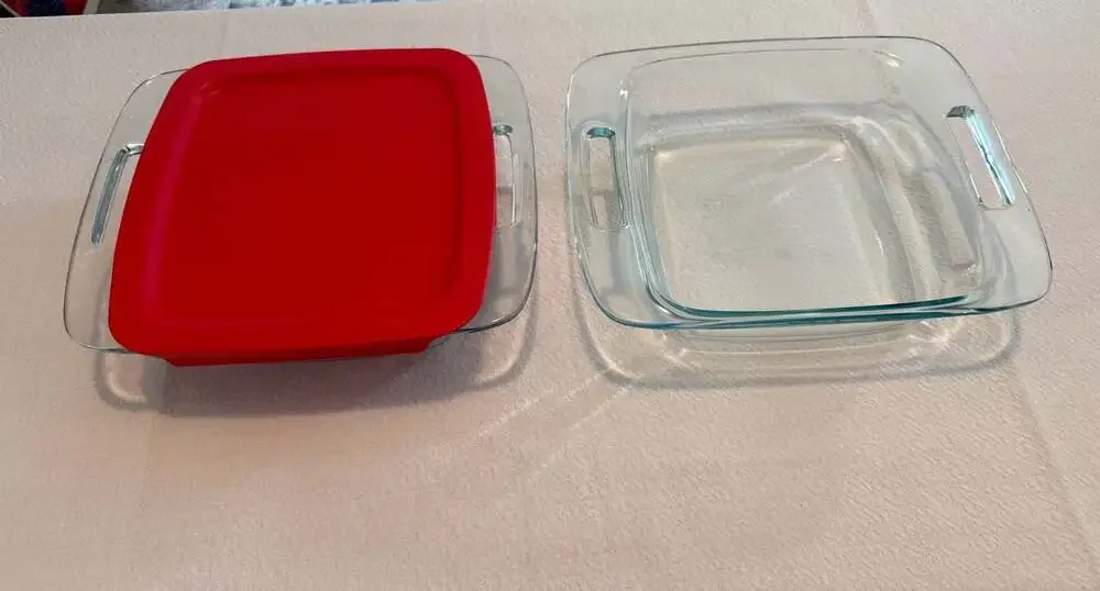Pyrex Easy Grab 8x8 Inch Square Glass Baking Dish with Red Lid